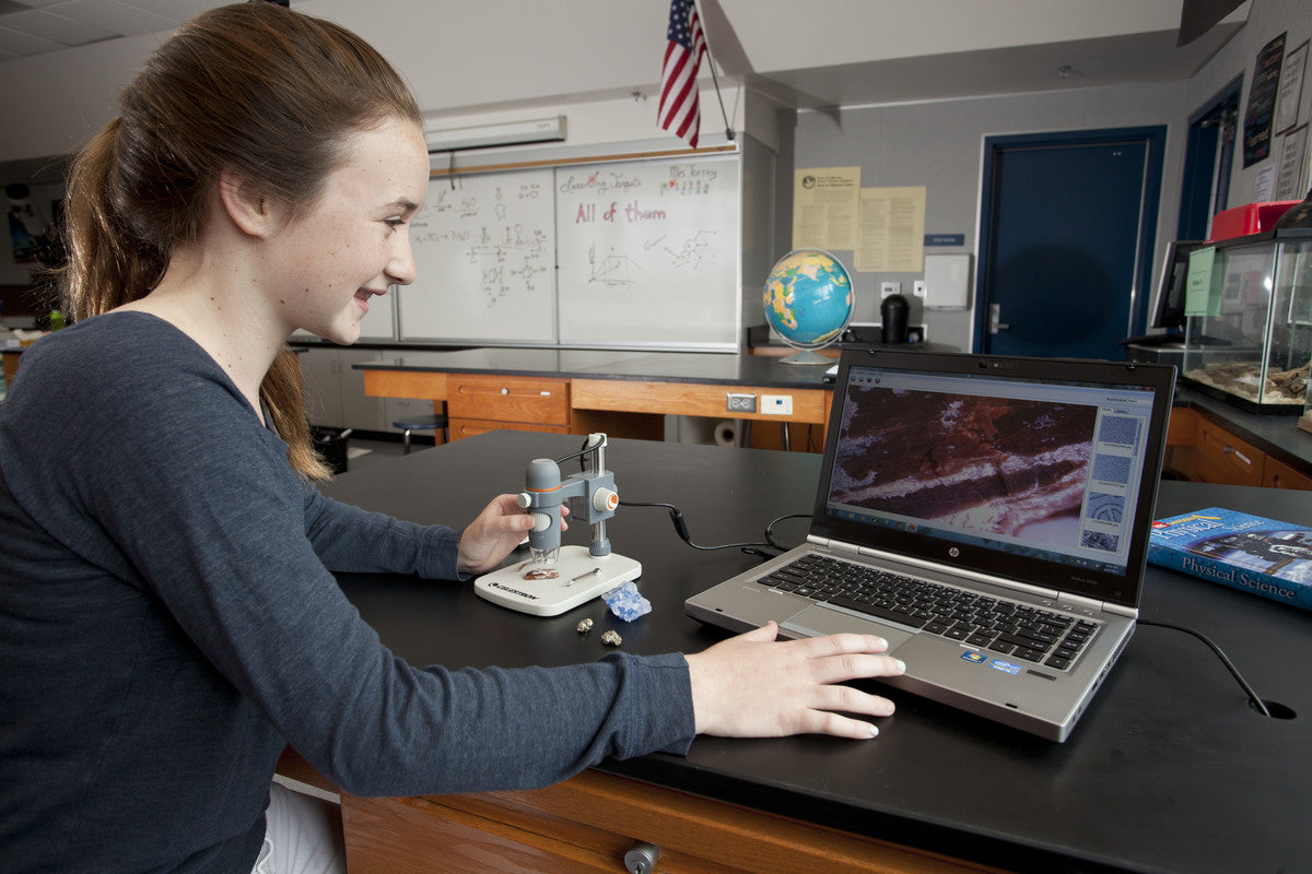 Microscopio Celestron Handheld Digital Pro