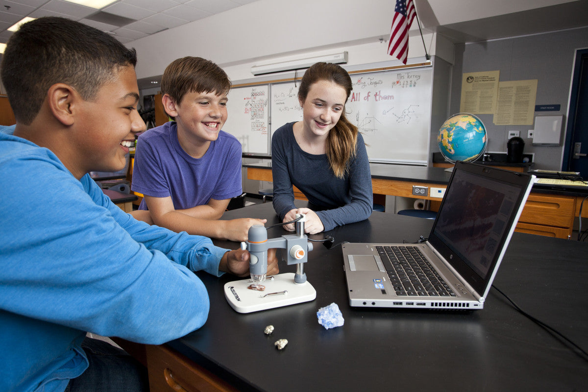 Microscopio Celestron Handheld Digital Pro